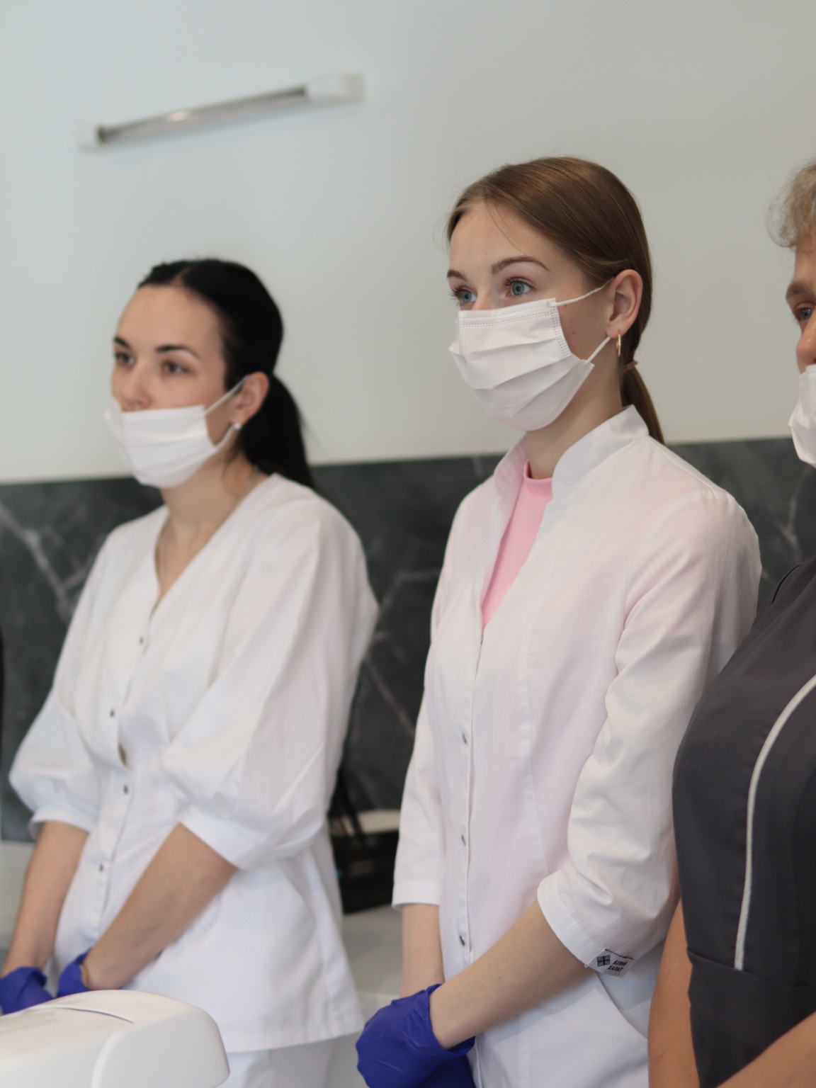 Практичне навчання на курсі для асистентів стоматолога